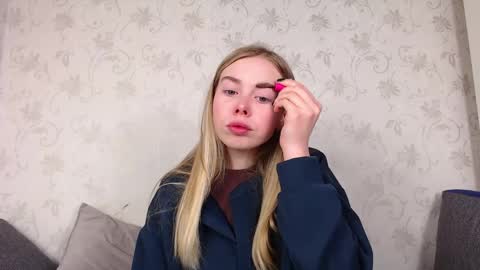 Sofia here online show from 05-13-26, 12:08