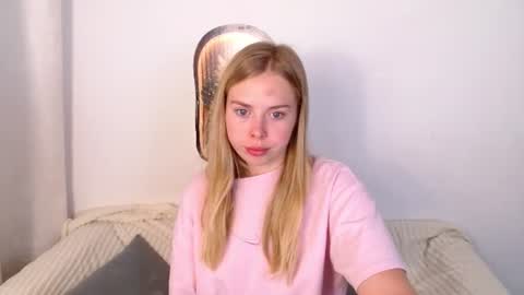 Sofia here online show from 06-22-26, 12:02