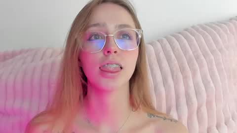 Snapshot of sofia_palacios_ chatting on 02-15-25, 07:06 online show from 02-15-25, 07:06