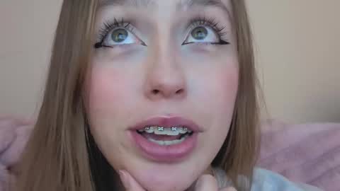 Snapshot of sofia_palacios_ chatting on 09-26-25, 03:43 online show from 09-26-25, 03:43