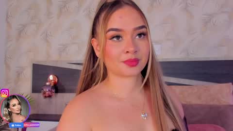 Snapshot of sofia_pamela_ chatting on 04-18-26, 07:58 online show from 04-18-26, 07:58
