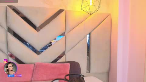 Snapshot of sofia_pamela_ chatting on 05-18-26, 07:09 online show from 05-18-26, 07:09