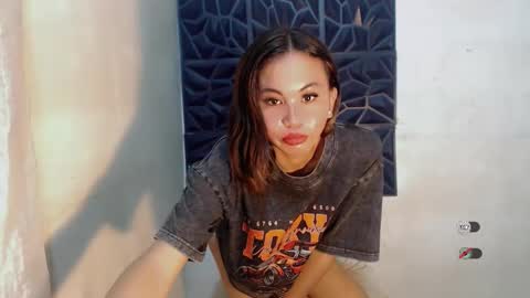 sofia_sweetheart18 online show from 10-25-25, 06:35