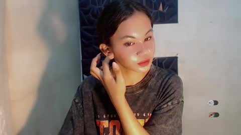 sofia_sweetheart18 online show from 11-04-25, 12:37