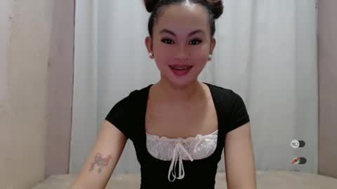 sofia_sweetheart18 online show from 05-13-26, 12:41