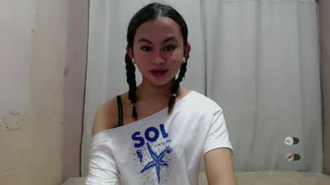 sofia_sweetheart18 online show from 06-14-26, 11:51