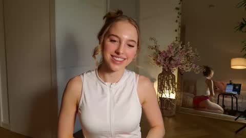 Snapshot of sofiaaaxoxoxo chatting on 02-24-26, 04:05 Sofia online show from 02-24-26, 04:05