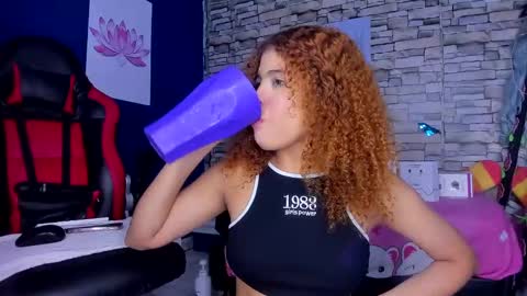 Snapshot of sofiacastillo01 chatting on 01-28-25, 01:05 sofiacastillo01 online show from 01-28-25, 01:05