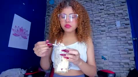 Snapshot of sofiacastillo01 chatting on 02-11-25, 01:20 sofiacastillo01 online show from 02-11-25, 01:20