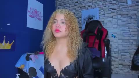 Snapshot of sofiacastillo01 chatting on 02-20-25, 12:36 sofiacastillo01 online show from 02-20-25, 12:36