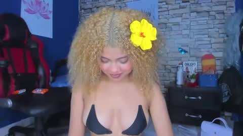 Snapshot of sofiacastillo01 chatting on 02-21-25, 05:31 sofiacastillo01 online show from 02-21-25, 05:31