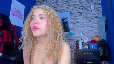 Snapshot of sofiacastillo01 chatting on 03-02-25, 01:05 sofiacastillo01 online show from 03-02-25, 01:05