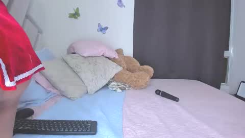 sofiacastillo01 online show from 10-31-25, 03:35