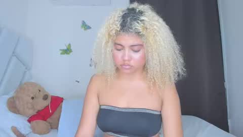 sofiacastillo01 online show from 02-24-26, 01:03