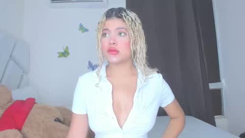 sofiacastillo01 online show from 04-03-26, 01:31