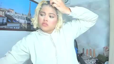 sofiacastillo01 online show from 07-28-26, 06:20