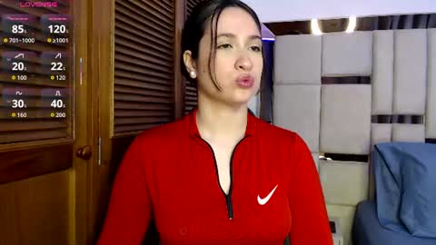 sofiaduque_26 online show from 06-18-26, 05:17