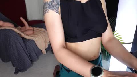 Sofia online show from 11-19-25, 06:02