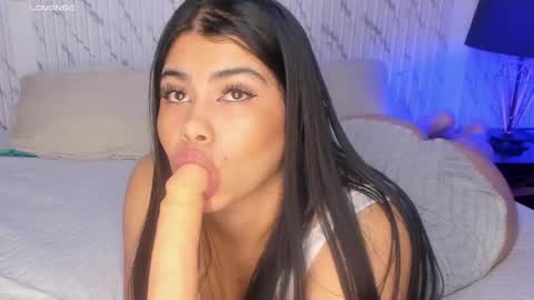 Snapshot of sofiagoez_ chatting on 11-24-25, 02:39 Sofi online show from 11-24-25, 02:39