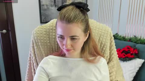 Snapshot of sofiangelaa chatting on 12-19-25, 01:01 Sofia online show from 12-19-25, 01:01