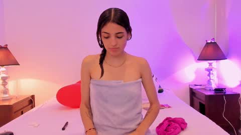 Snapshot of sofiarouge_ chatting on 02-14-25, 08:26 Sofia Help me reach 5K followers online show from 02-14-25, 08:26