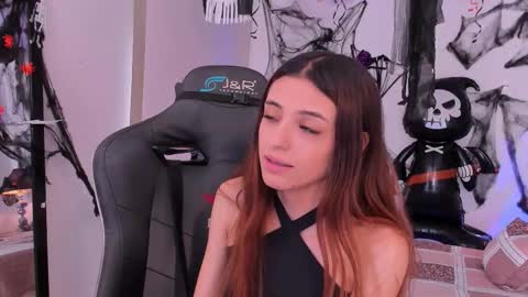 Snapshot of sofiarouge_ chatting on 10-06-25, 08:28 Sofia Help me reach 5K followers online show from 10-06-25, 08:28