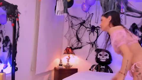 Snapshot of sofiarouge_ chatting on 10-09-25, 08:40 Sofia Help me reach 5K followers online show from 10-09-25, 08:40