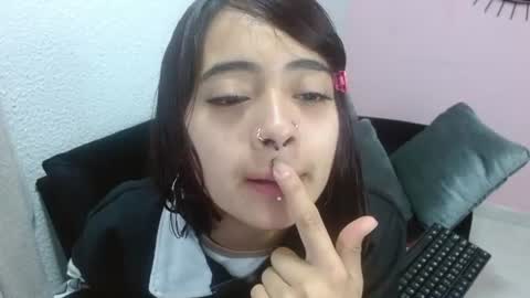 sofiasexygirl69 online show from 06-16-26, 12:30