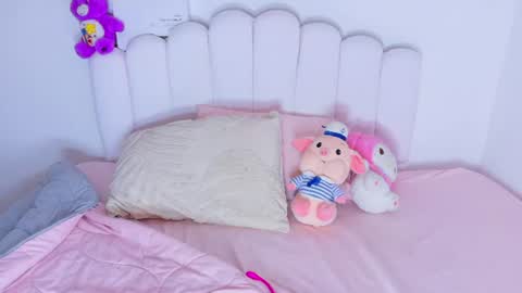 Snapshot of sofiastanley chatting on 06-16-26, 11:46 Sofia Stanley online show from 06-16-26, 11:46