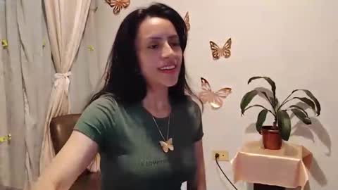 Snapshot of sofibelladelavega chatting on 10-19-25, 01:23 Sofi Bella online show from 10-19-25, 01:23