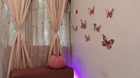 Snapshot of sofibelladelavega chatting on 06-15-26, 07:05 Sofi Bella online show from 06-15-26, 07:05