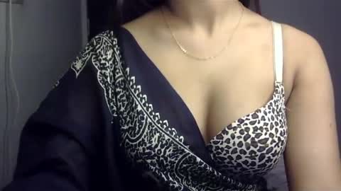 Snapshot of sofie_diva chatting on 01-29-25, 08:14 divya online show from 01-29-25, 08:14