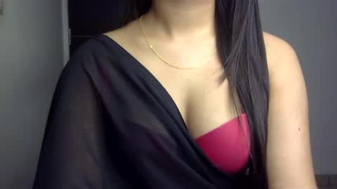 Snapshot of sofie_diva chatting on 02-07-25, 05:18 divya online show from 02-07-25, 05:18