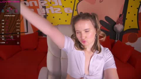 Snapshot of sofiebloom chatting on 12-23-24, 12:03 Sofie online show from 12-23-24, 12:03