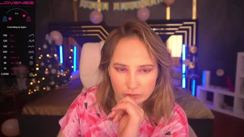 Snapshot of sofiebloom chatting on 12-30-24, 03:36 Sofie online show from 12-30-24, 03:36