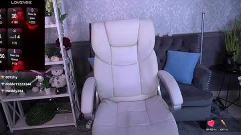 Snapshot of sofiebloom chatting on 01-16-25, 12:55 Sofie online show from 01-16-25, 12:55