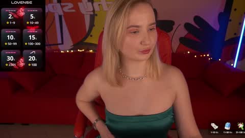 Snapshot of sofiebloom chatting on 02-02-25, 09:13 Sofie online show from 02-02-25, 09:13