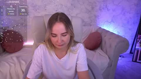 Snapshot of sofiebloom chatting on 09-13-25, 11:15 Sofie online show from 09-13-25, 11:15