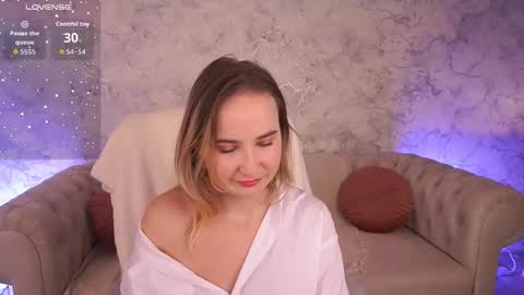 Snapshot of sofiebloom chatting on 10-07-25, 11:24 Sofie online show from 10-07-25, 11:24