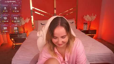 Snapshot of sofiebloom chatting on 10-12-25, 11:15 Sofie online show from 10-12-25, 11:15