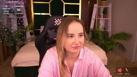 Snapshot of sofiebloom chatting on 11-10-25, 11:48 Sofie online show from 11-10-25, 11:48