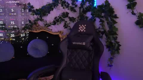 Snapshot of sofiebloom chatting on 11-12-25, 11:36 Sofie online show from 11-12-25, 11:36