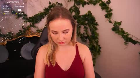 Snapshot of sofiebloom chatting on 11-13-25, 11:36 Sofie online show from 11-13-25, 11:36