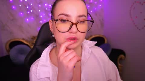 Snapshot of sofiebloom chatting on 03-05-26, 01:56 Sofie online show from 03-05-26, 01:56