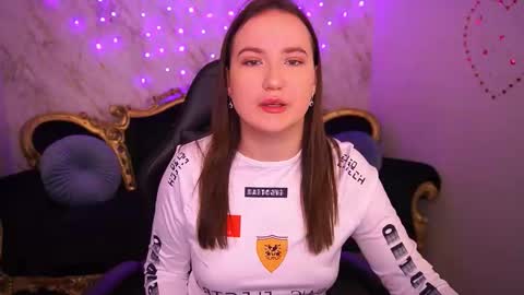 Snapshot of sofiebloom chatting on 03-08-26, 03:16 Sofie online show from 03-08-26, 03:16