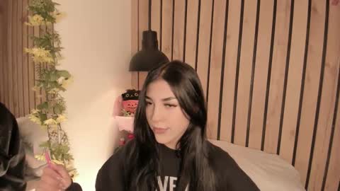 Snapshot of sofiesoft chatting on 12-21-25, 07:21 Sofie online show from 12-21-25, 07:21