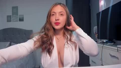 Snapshot of sofii_100 chatting on 12-20-25, 08:38 Sofi online show from 12-20-25, 08:38