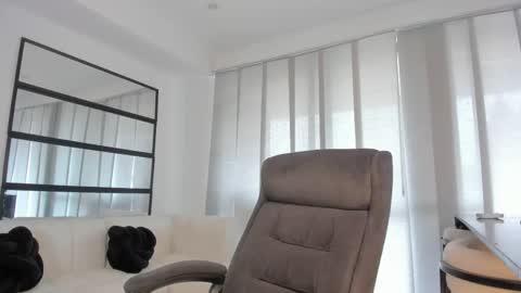Snapshot of sofiia_pink chatting on 06-08-26, 07:58 online show from 06-08-26, 07:58