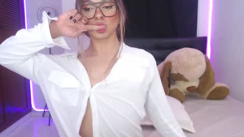 Snapshot of sofiievans_ chatting on 12-06-24, 10:08   online show from 12-06-24, 10:08