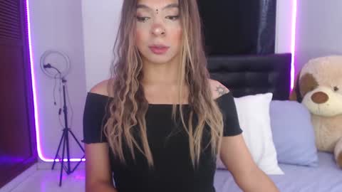 Snapshot of sofiievans_ chatting on 01-24-25, 09:05   online show from 01-24-25, 09:05